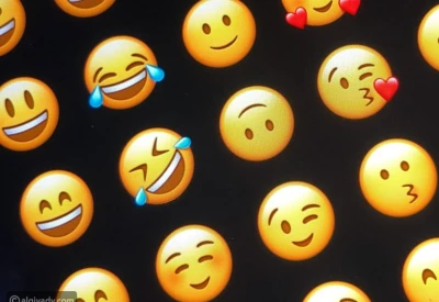 اليوم العالمي للإيموجي: تعرّف على تاريخ اللغة الأسرع نمواً في التاريخ