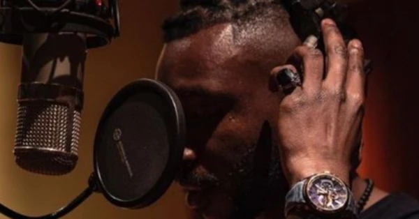 حمزة هوساوي: ذاع صيته بعد The X Factor.. وغنى أمام نجوم الكرة بالعالم 