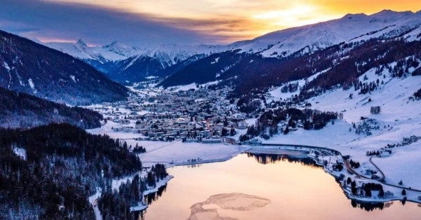 من الجليد للبحر: أماكن شتوية تجمع الإثارة والاسترخاء 