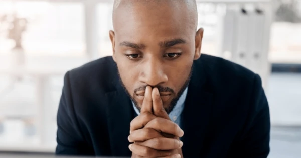 كيف تتغلب على الشك الذاتي وتبني ثقتك بنفسك؟ 