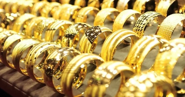 سعر الذهب اليوم السبت في مصر بعد الانخفاض.. عيار 21 يسجل 6750 جنيهاً 