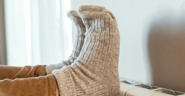 متى تكون برودة الأطراف علامة على مرض خطير؟ 