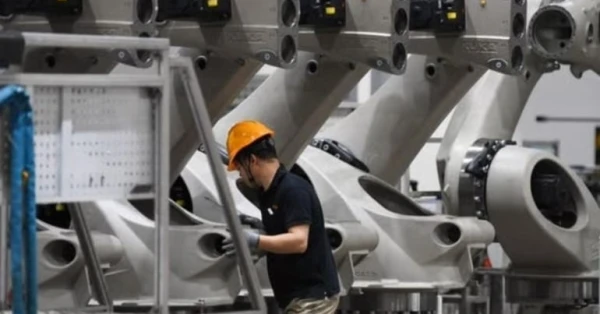 الصين تواصل تقدمها في الابتكار مع روبوت ميديا الجديد 