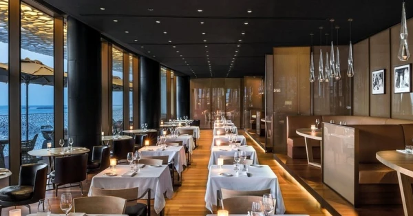 تذوق الإمارات: جولة في أرقى مطاعم دبي العالمية 