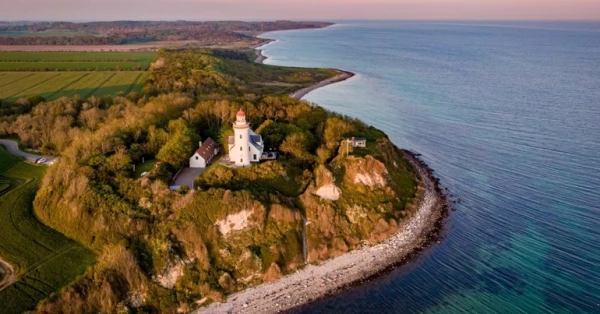 وجهات تُدار بالكامل بالطاقة المتجددة 