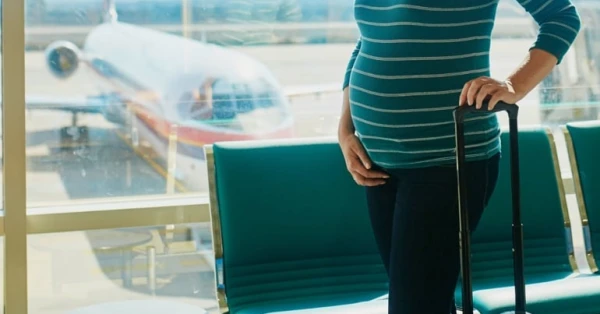 السفر الجوي الآمن: دليل الحامل لرحلة طيران مريحة 