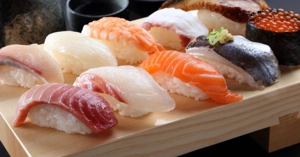 عالم النكهة: أفضل وجهات السفر لعشاق المأكولات البحرية 