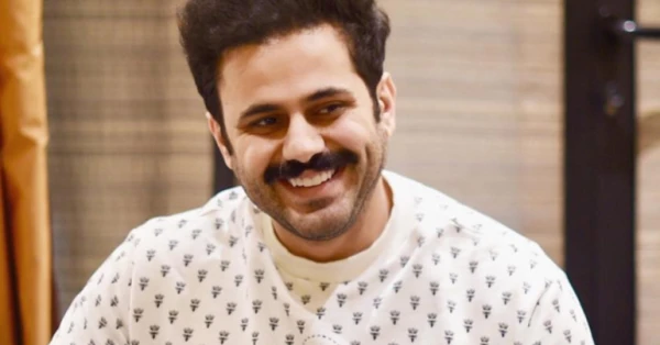 عبدالله بوشهري: يقيم ويعمل في الكويت.. ودخل المجال الفني بواسطة شقيقه 