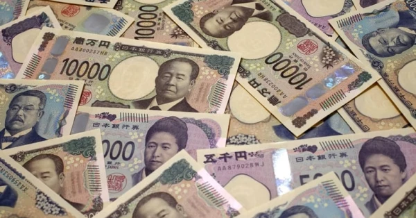 تراجع النقد المتداول في اليابان لأول مرة منذ 18 عامًا 