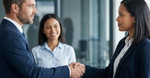 لماذا يجب عليك وضع حدود في العلاقات داخل العمل؟ 10 أسباب 