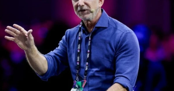 مؤسس أمازون ينصح الشباب: الخبرة أولاً قبل تأسيس الشركات 