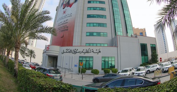 إخطار صاحب العمل شرط أساسي قبل انتقال العامل الأجنبي 