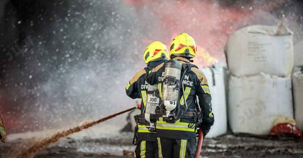 الدفاع المدني يُخمد حريقًا اندلع بورشة لحام في منطقة الرملي #صحيفة_البلاد 