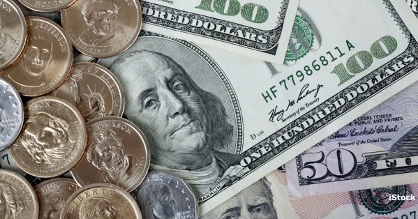 الدولار الأميركي يسجل أكبر انخفاض سنوي منذ ثمانية أعوام #صحيفة_البلاد 