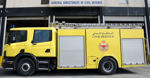 الدفاع المدني يتمكن من إخماد حريق اندلع في سيارة على شارع الشيخ عيسى بن سلمان 