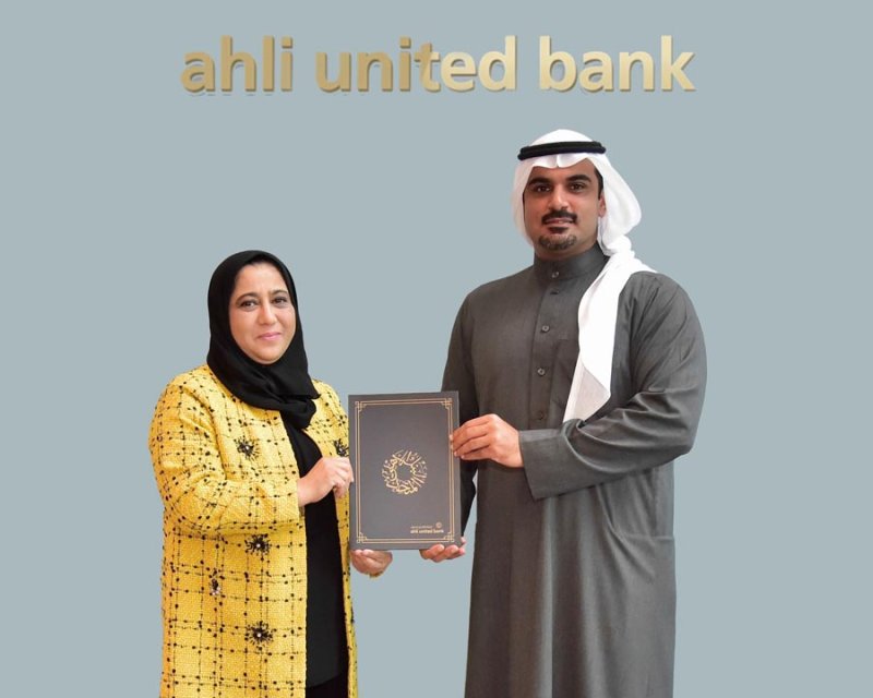 البنك الأهلي المتحد يقدم التبرعات لعدد من الجمعيات الأهلية
