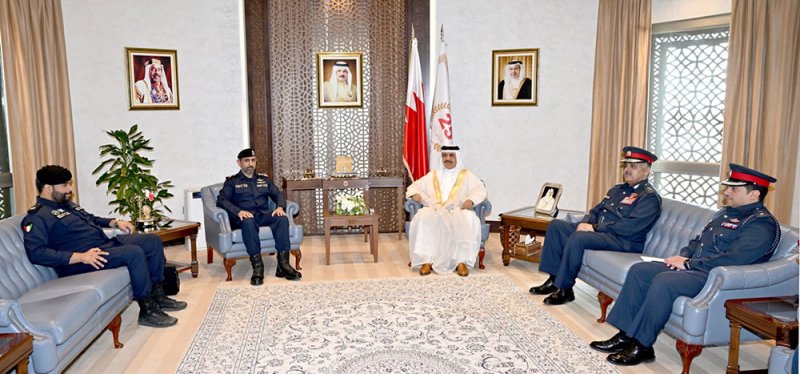 وزير الداخلية يؤكد على تعزيز مجالات التعاون الأمني وتبادل الخبرات بما يضمن حفظ الأمن والسلامة البحرية