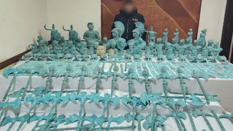 غاصوا في بحر الإسكندرية وسرقوا 448 قطعة آثار غارقة.. الداخلية توضح