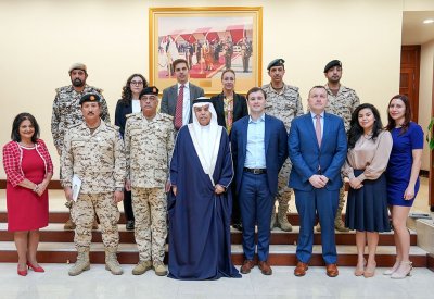 وزير شؤون الدفاع يستقبل وفداً من موظفي مجلسي الشيوخ والنواب الأميريكي