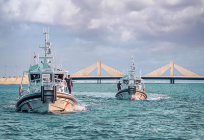 "خفر السواحل": على كافة مرتادي البحر عدم الاقتراب من مناطق عمل الشركات