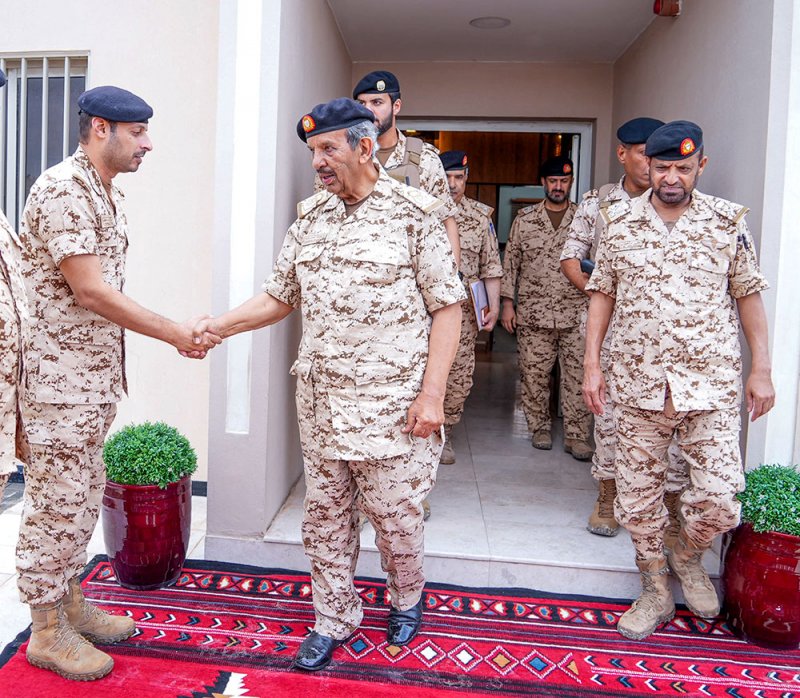 ‏القائد العام لقوة دفاع البحرين يتفقد إحدى وحدات قوة ‏دفاع البحرين