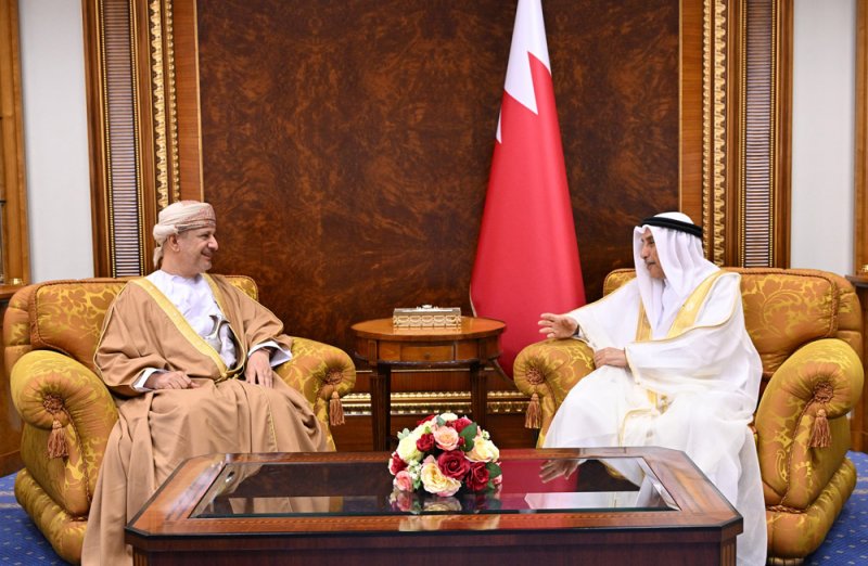 نائب رئيس مجلس الوزراء يؤكد عمق العلاقات بين البحرين وعُمان