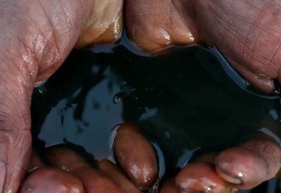 النفط مستقر مع ترقب نتائج المحادثات الأميركية الإيرانية