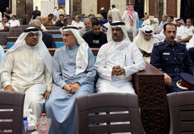 محافظ الشمالية يواسي ذوي المتوفين بالحادث المروري بمنطقة سار وينقل تعازي وزير الداخلية
