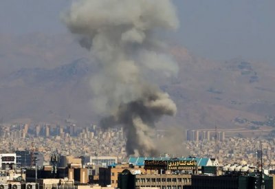 قصف في طهران ومسيرة فوق نطنز.. والرئيس الإيراني يدعو للصمود