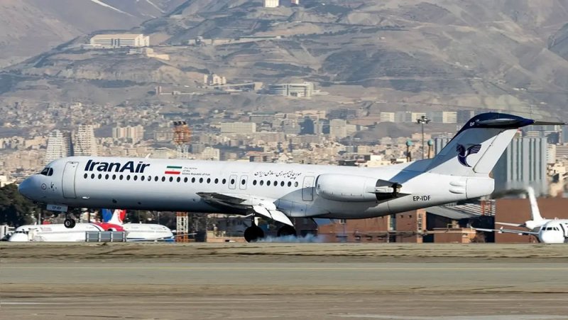 إيران تمدد تعليق الرحلات الجوية