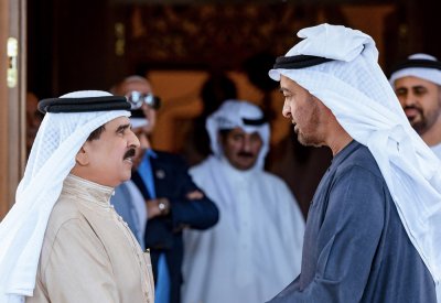 الملك المعظم ورئيس الإمارات يؤكدان عمق العلاقات البحرينية الإماراتية