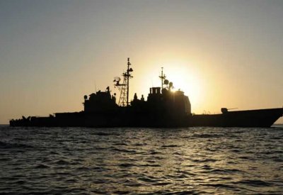 هيئة بريطانية: زوارق أطلقت النار على سفينة قبالة الحديدة باليمن