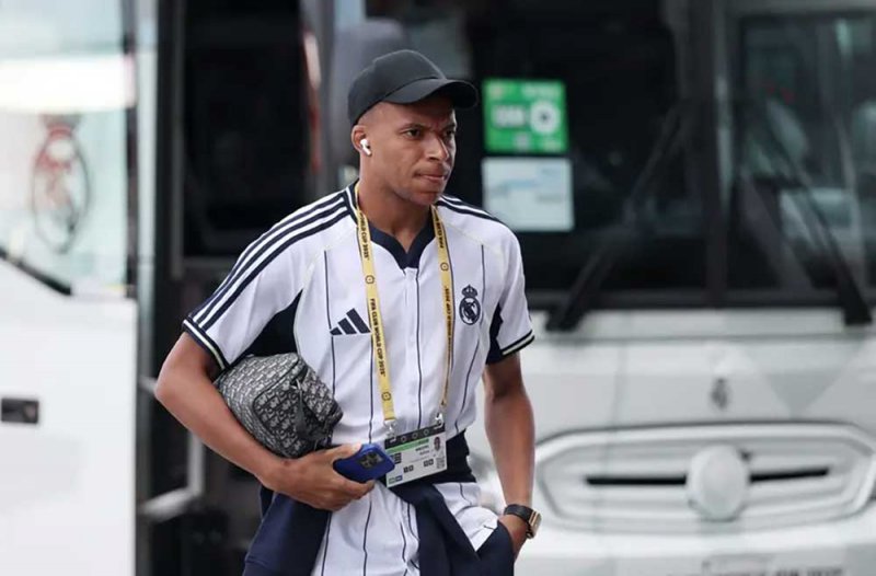 تصرف غريب.. ريال مدريد يترك مبابي وحيداً