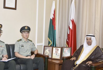 وزير شؤون الدفاع يستقبل الملحق العسكري بسفارة الصين في البحرين