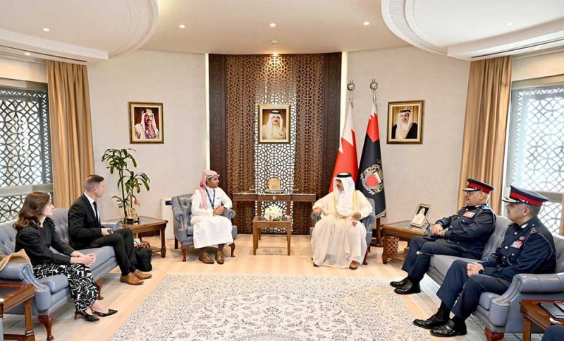 وزير الداخلية يستقبل وفدا من شركة "إيرباص هيليكوبترز" للأعمال الدولية