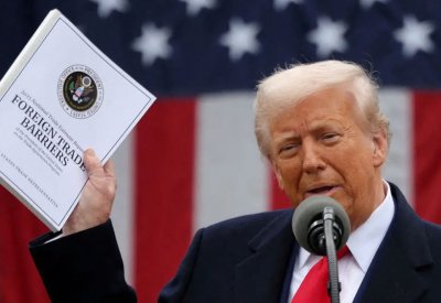 ترامب يعتزم إبلاغ 150 دولة بفرض رسوم جمركية 15%