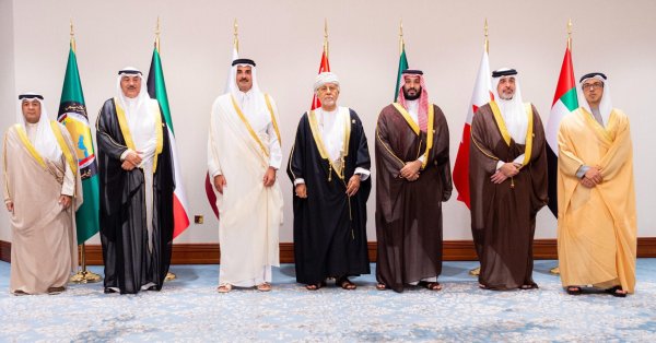 بيان القمة الخليجية الاستثنائية: توجيه القيادة العسكرية الموحدة لتفعيل آليات الدفاع المشترك وقدرات الردع الخليجية #عاجل 