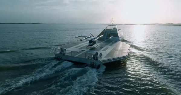 شركة صينية تطلق أول مطار عائم للطائرات الكهربائية في العالم