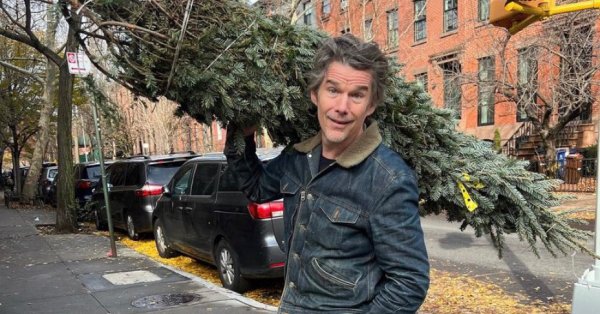 مهرجان بالم سبرينغز يكرم إيثان هوك بجائزة الإنجاز المهني