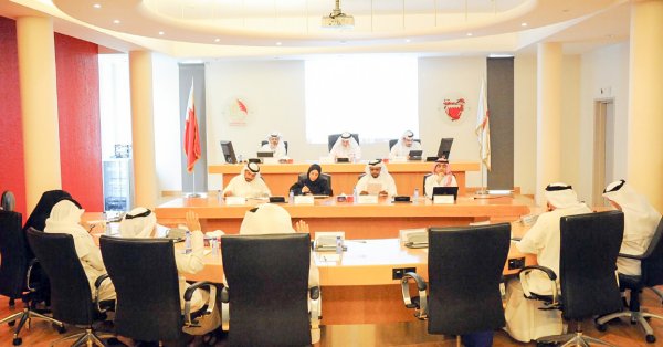 “بلدي المحرق” يبحث حلّ اشتراط “التواقيع” لإنارة الحائط