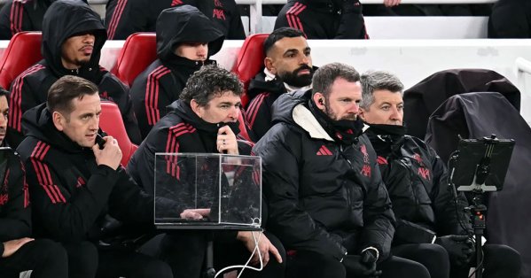 رغم "جلسة الصلح".. محمد صلاح على دكة البدلاء أمام برايتون 