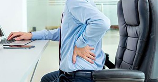 د. علي زين الدين: الجلوس الطويل والحياة المكتبية يزيدان خطر الإصابة بالديسك 