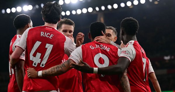 "النيران الصديقة" تمنح أرسنال فوزا دراميا على وولفرهامبتون 