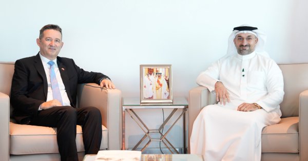 وزير الصناعة والتجارة يستقبل سفير الاتحاد السويسري لدى مملكة البحرين 