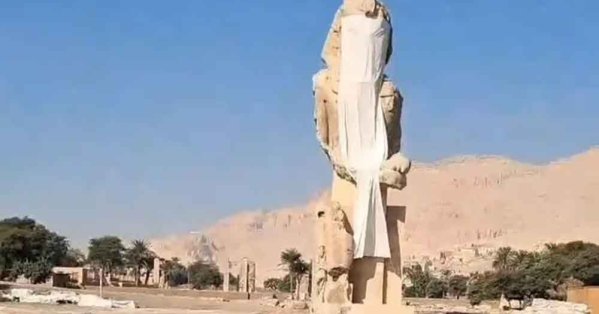 وزنه 60 طناً.. رفع تمثال الملك أمنحتب الثالث في الأقصر #صحيفة_البلاد 