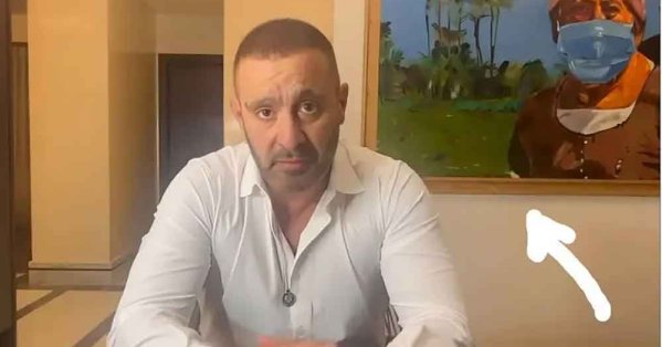 لوحة خلف أحمد السقا شغلت المصريين.. صاحبها يخرج عن صمته 