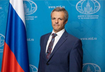 السفير الروسي يهنئ الملك المعظم وسمو ولي العهد رئيس الوزراء بالأعياد الوطنية