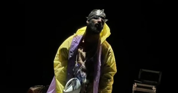 حضور جماهيري لافت لعرض الصواري "المدعو صدفة" 