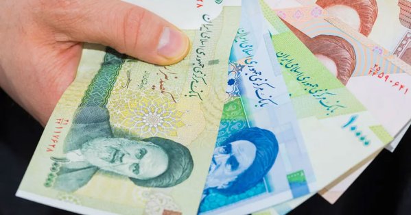 الريال الإيراني ينخفض إلى مستوى قياسي 