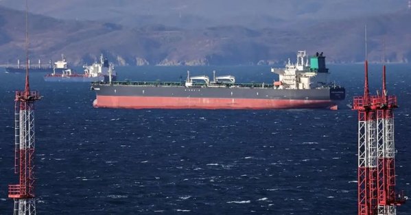 رويترز: 4 ناقلات نفط عملاقة تعود عن طريقها خوفاً من مصادرة أميركية 